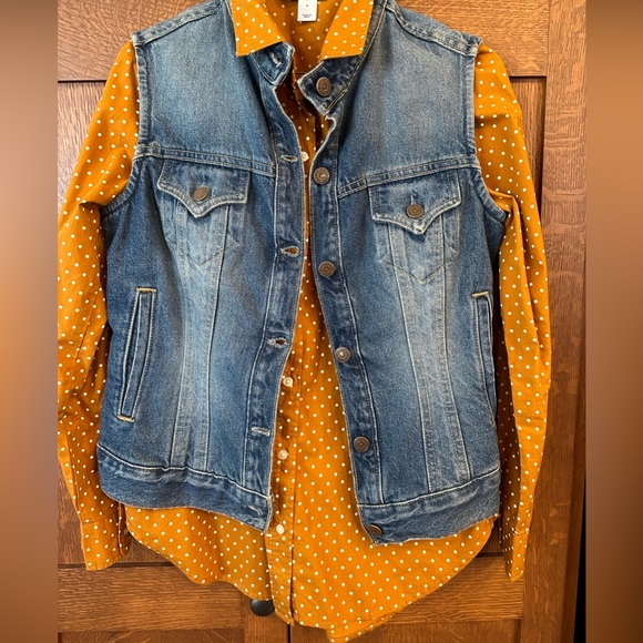 Signature by Levi Strauss Jackets & Blazers - Levi’s Denim Vest. Size M 8/10.